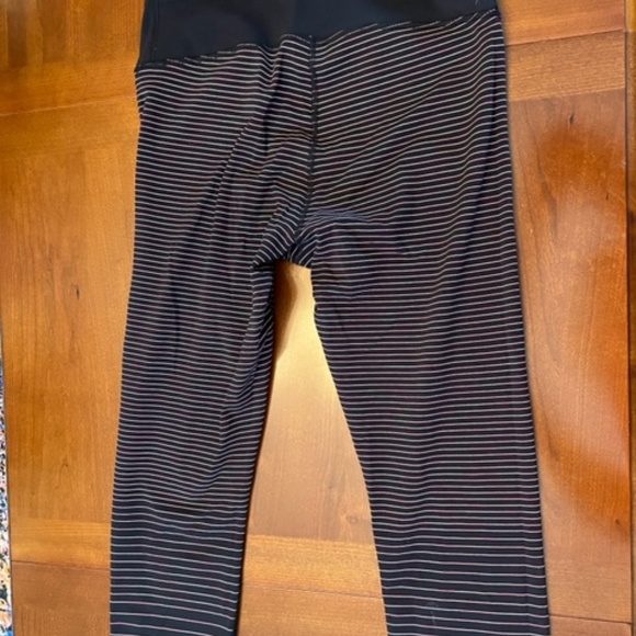 LUCY Hatha Collection Legging Crop MEDIUM - Picture 2 of 3